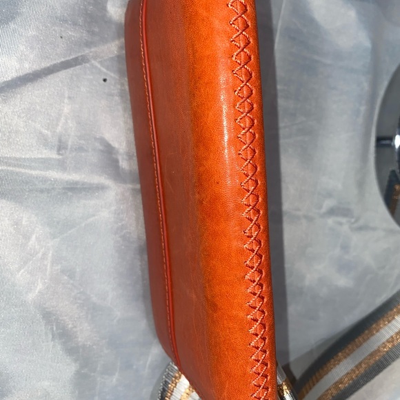 Sold‼️Tory Burch Burnt Orange Leather Zippy Wallet bar Crossbody Conversion - Picture 5 of 12